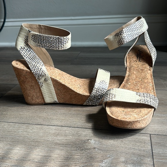 Lucky Brand McDowell Wedges - Size 10 - Picture 8 of 8